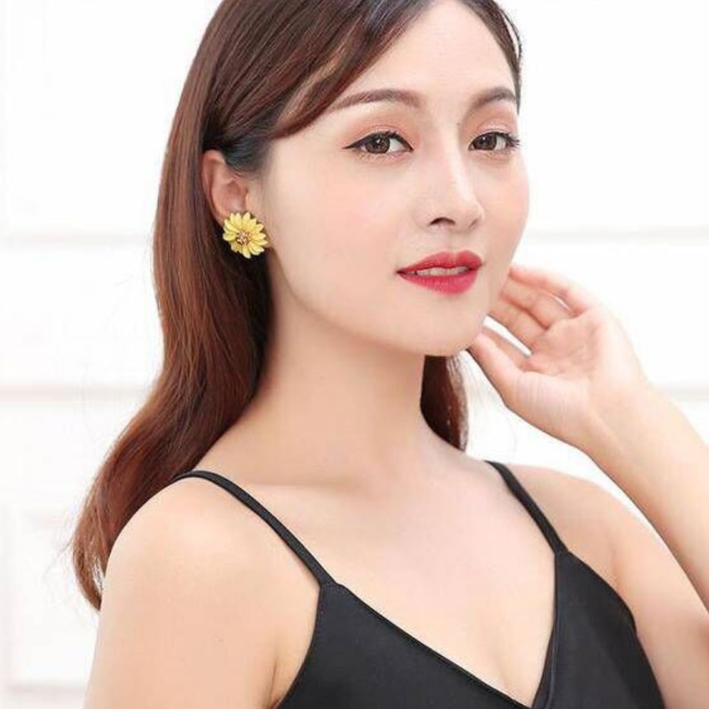 SHELBY | Sunflower Chain Personality Earrings - Picture 3 of 5